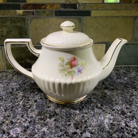 Vintage Sadler Teapot - Picture 2 of 4